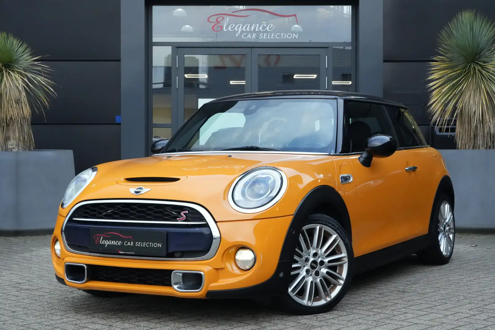MINI Cooper S 2.0 Chili Serious Business 192pk Stoelverwarming/N Orange - 1