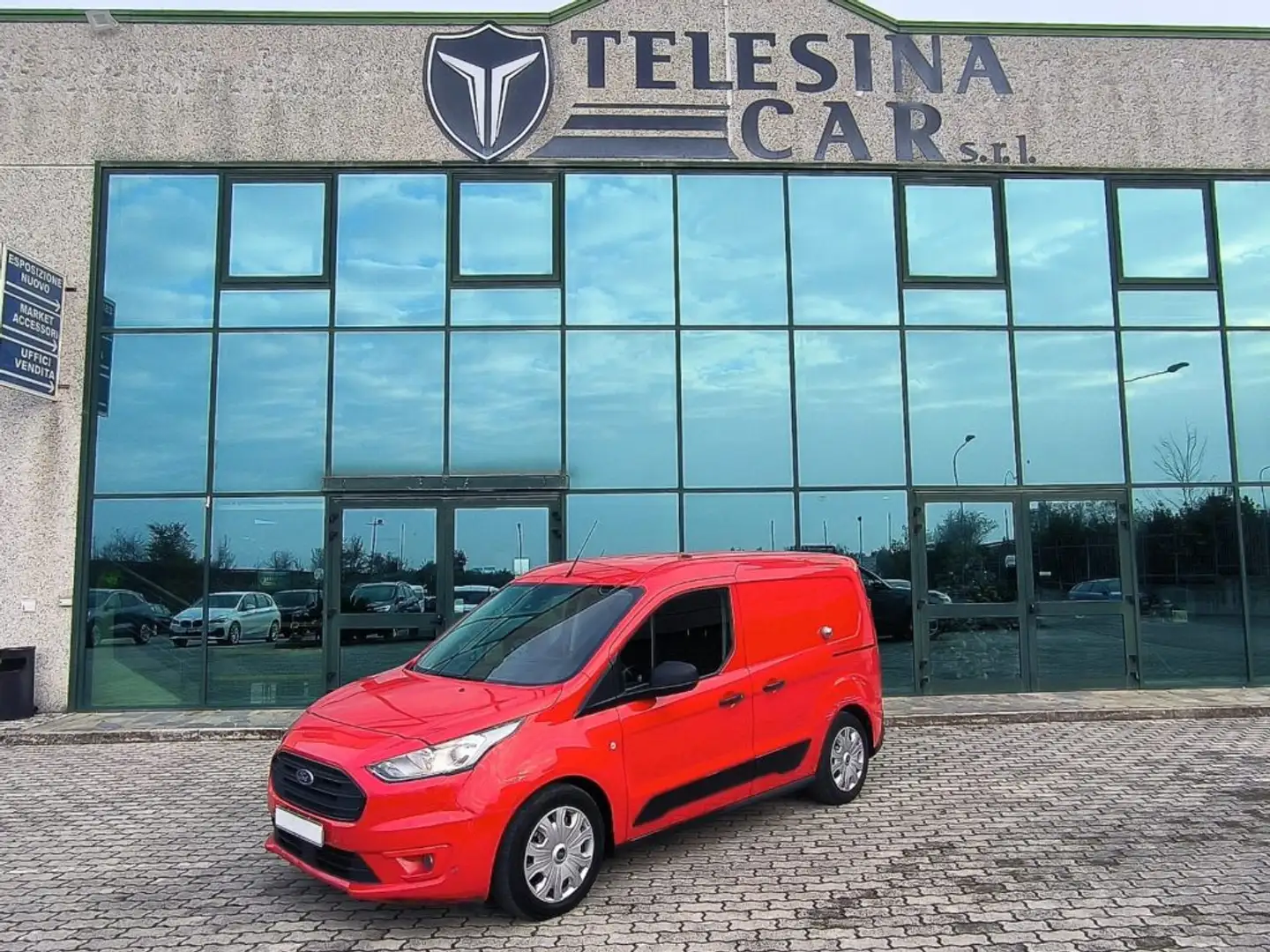 Ford Transit Connect 220 1.5 TDCi 120 CV PC aut. Furgone Trend Červená - 1