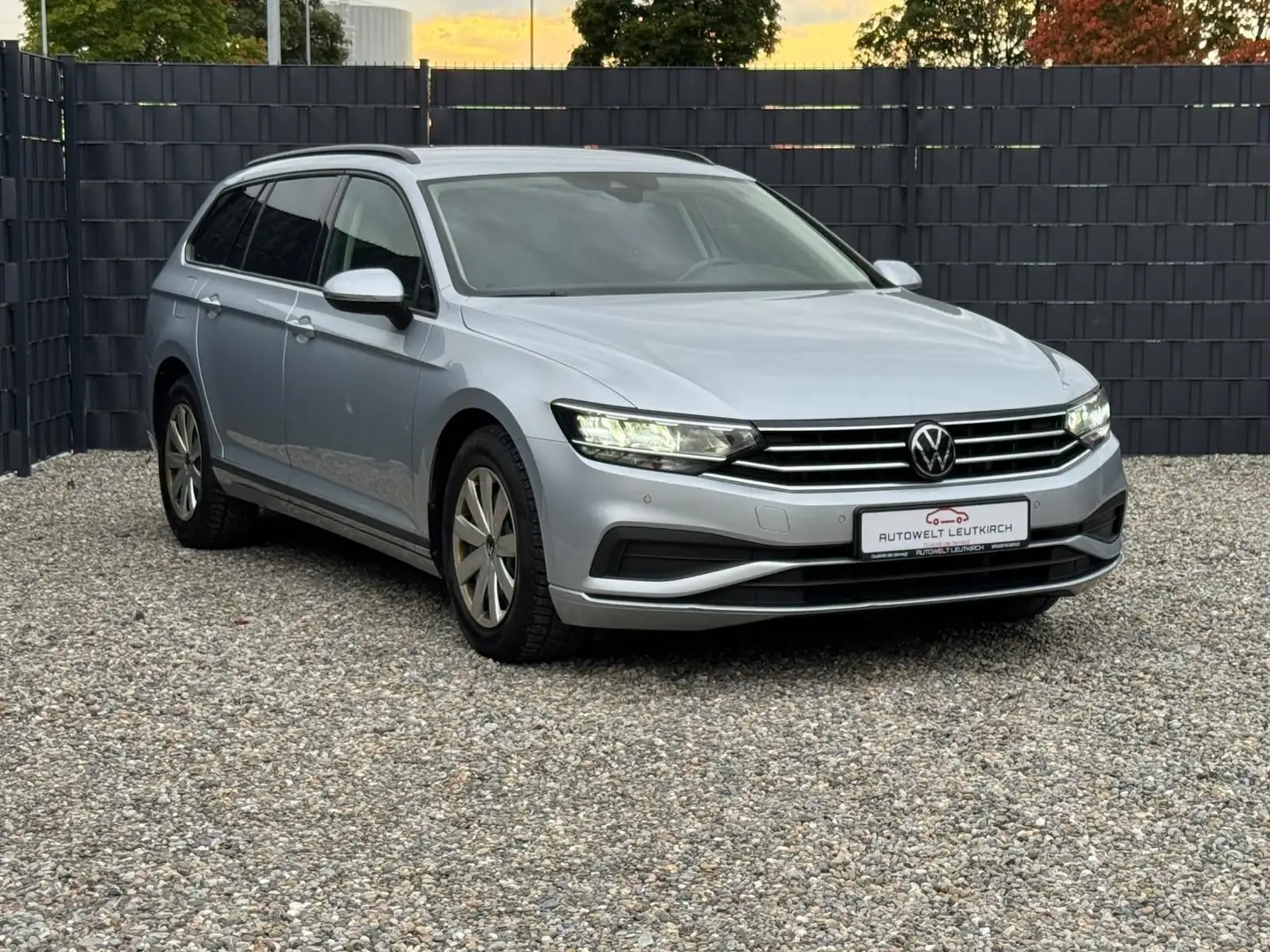 Volkswagen Passat Variant Basis 2.0TDI DSG PDC NAVI KLIMA Silber - 2
