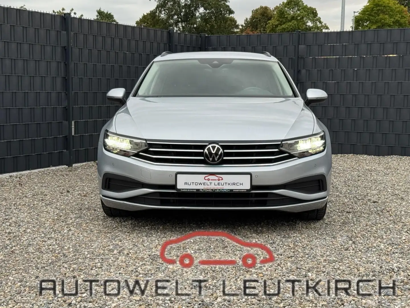 Volkswagen Passat Variant Basis 2.0TDI DSG PDC NAVI KLIMA Silber - 1