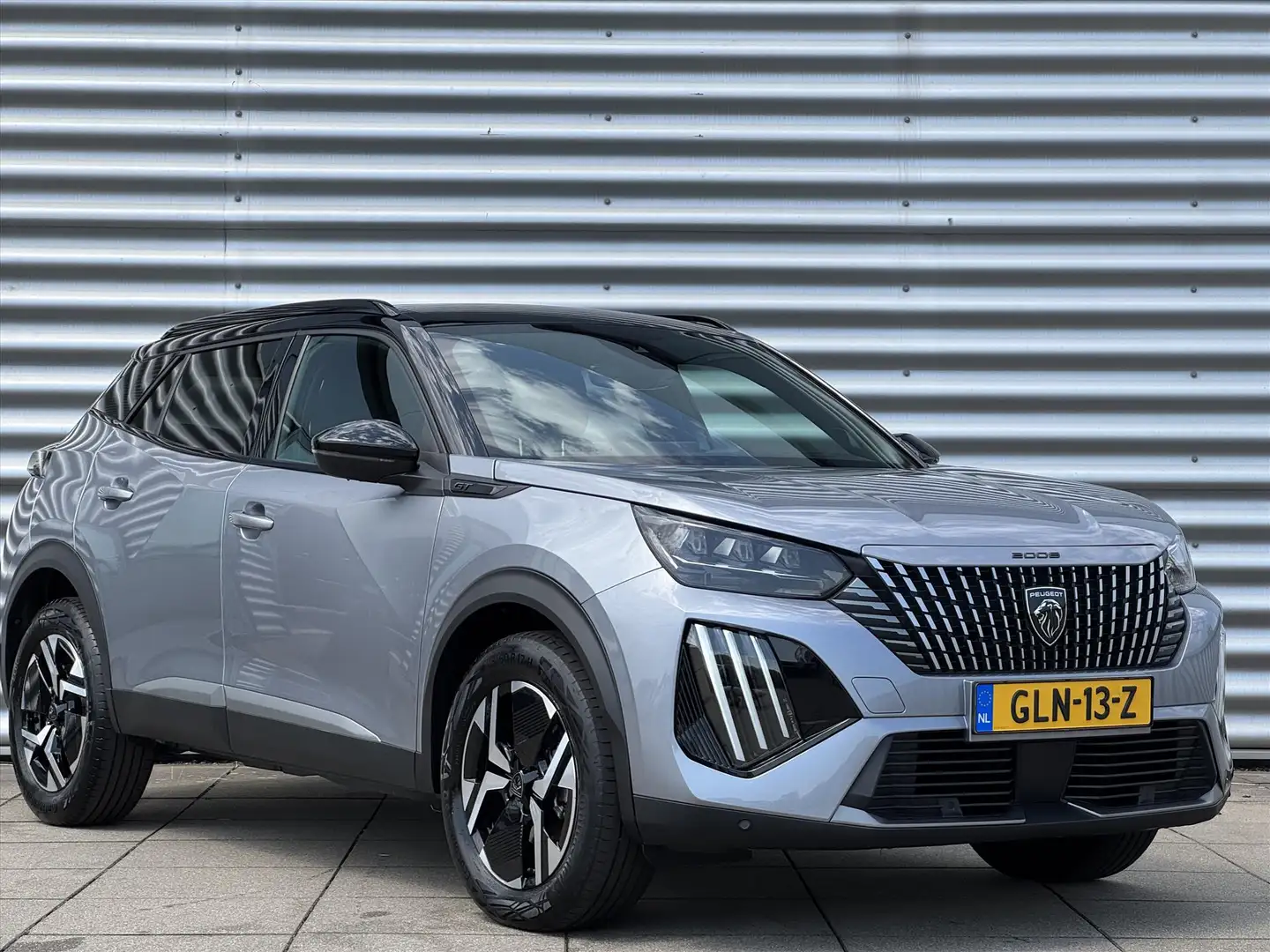 Peugeot 2008 1.2 Hybrid 136pk e-DCS6 Automaat GT | Navigatie | Gris - 2