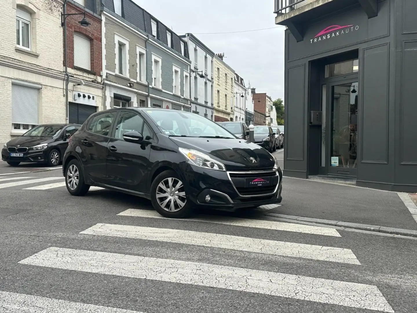 Peugeot 208 100ch Active / APPLE CARPLAY / CLIMATISATION BI-ZONE Schwarz - 1