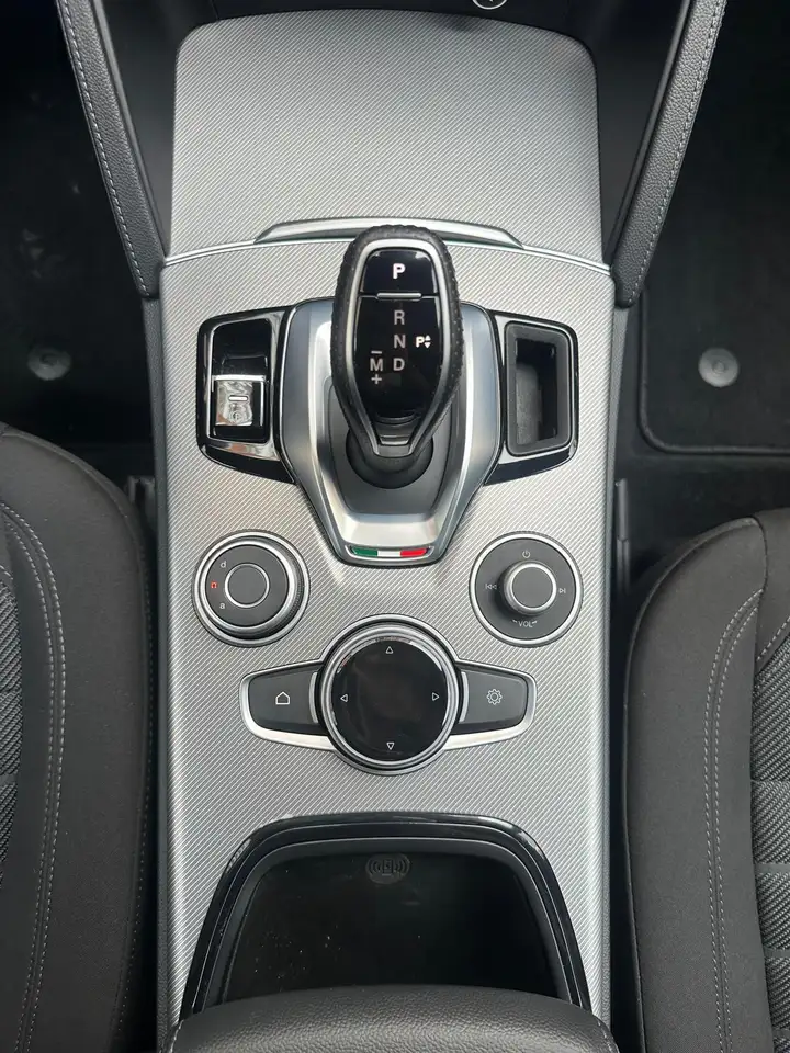 Alfa Romeo Stelvio 2024 — фото 14