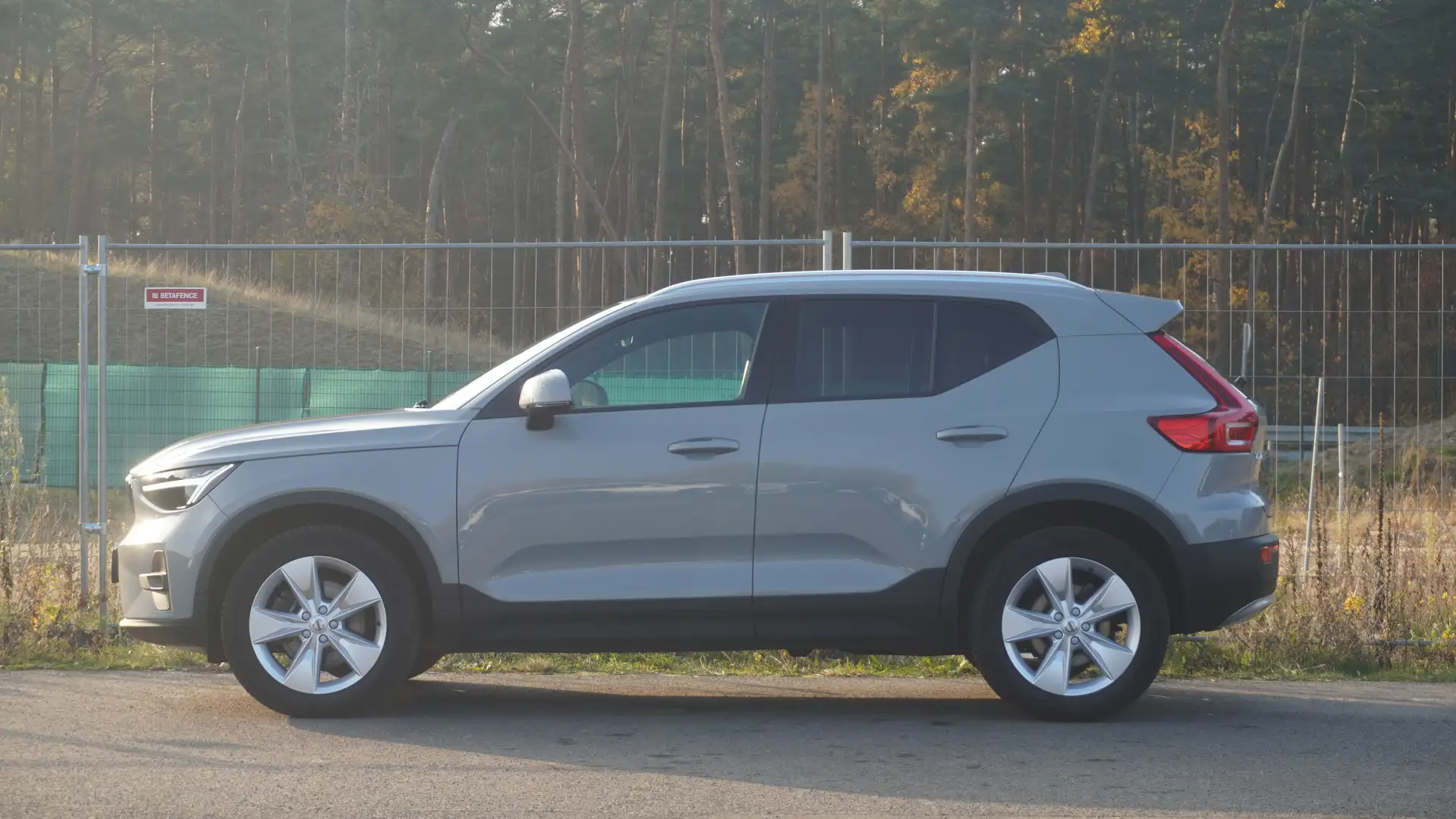 Volvo XC40 Core 2WD Google LED/ACC/TWA/Qi/Kamera/S-Hzg/L-Hzg Grau - 2