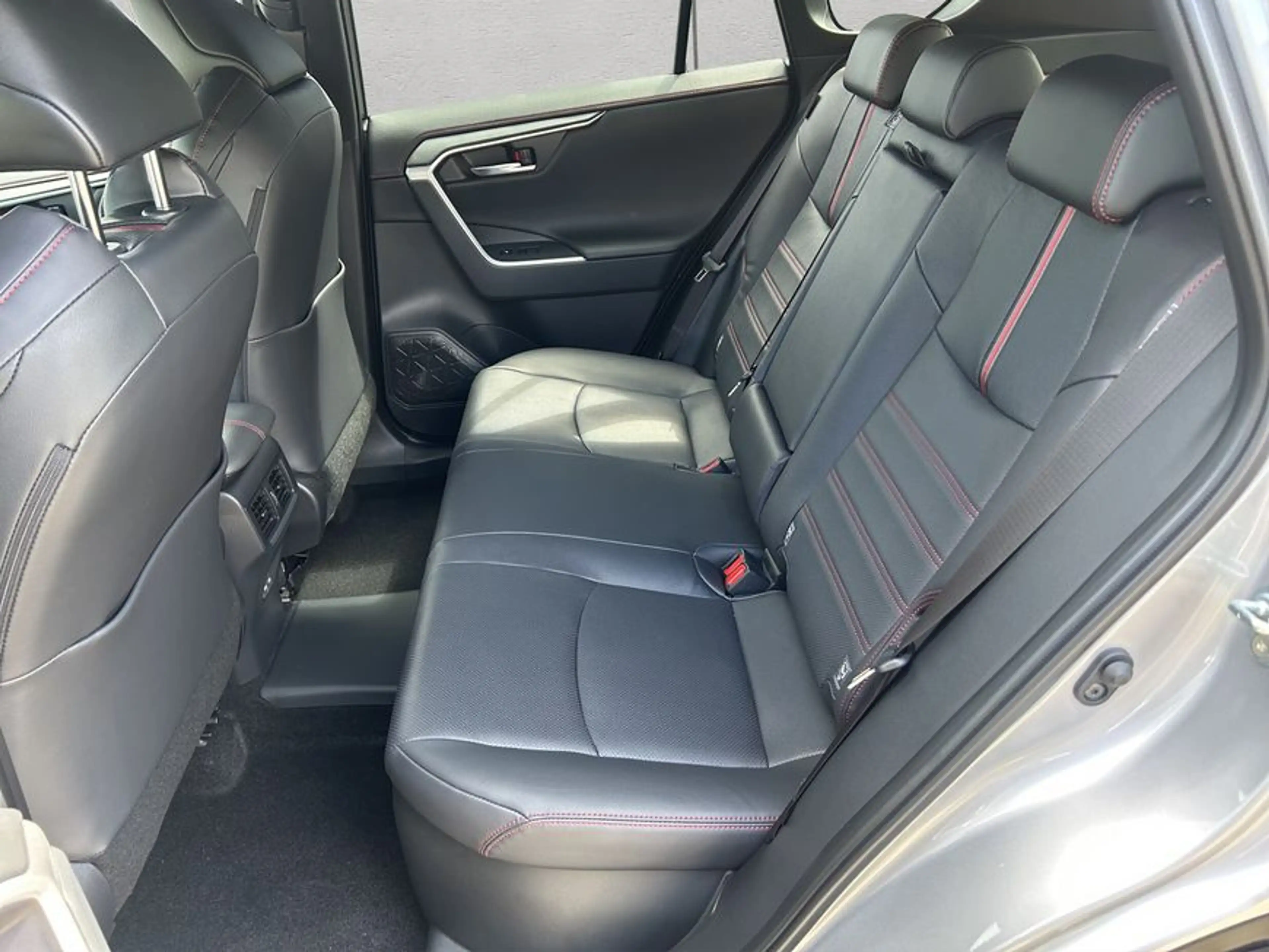 Toyota Plug-in-Hybrid Style inkl. AHK — photo 13