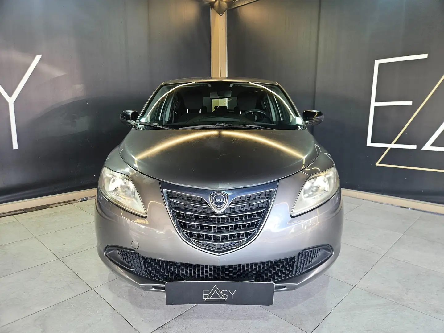 Lancia Ypsilon 1.2 Gold ecochic Gpl Gris - 2