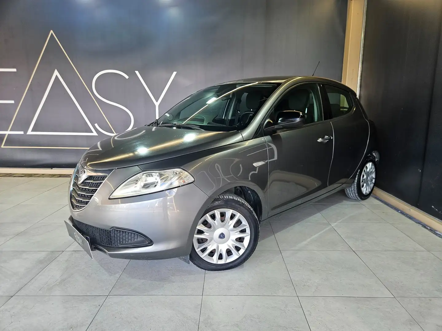 Lancia Ypsilon 1.2 Gold ecochic Gpl Gris - 1