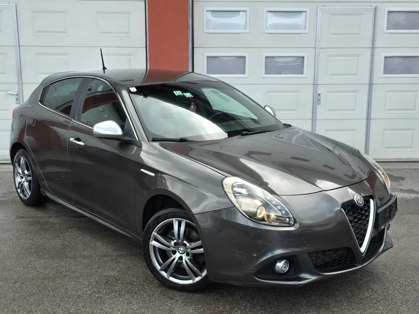Alfa Romeo Giulietta Exclusive 2,0 JTDM-2 * Pickerl NEU * Gris - 2