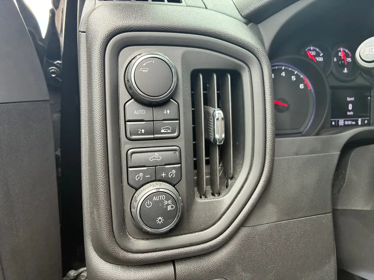Chevrolet Silverado 1500 снимка Chevrolet Silverado 1500