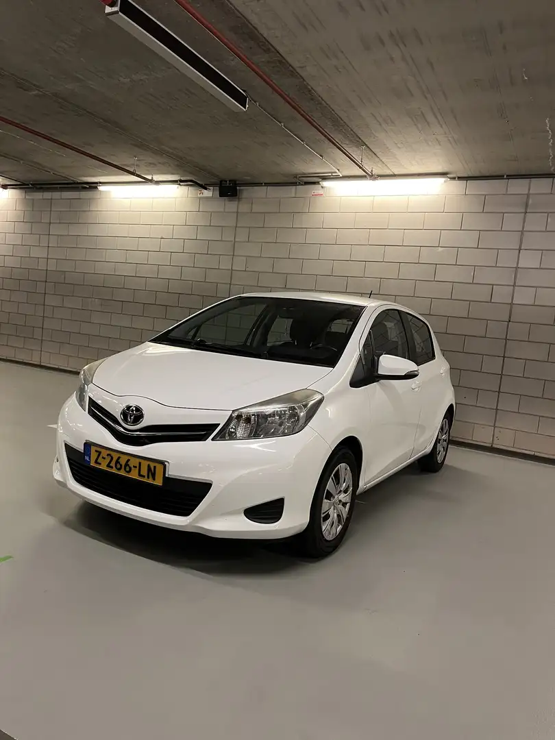 Toyota Yaris 1.3 VVT-i Aspiration Biały - 1