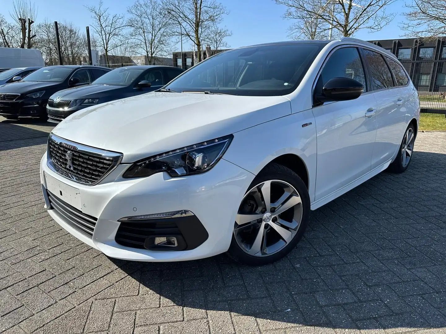 Peugeot 308 SW 1.5 BlueHDi GT Line (EU6.2) Белый - 1