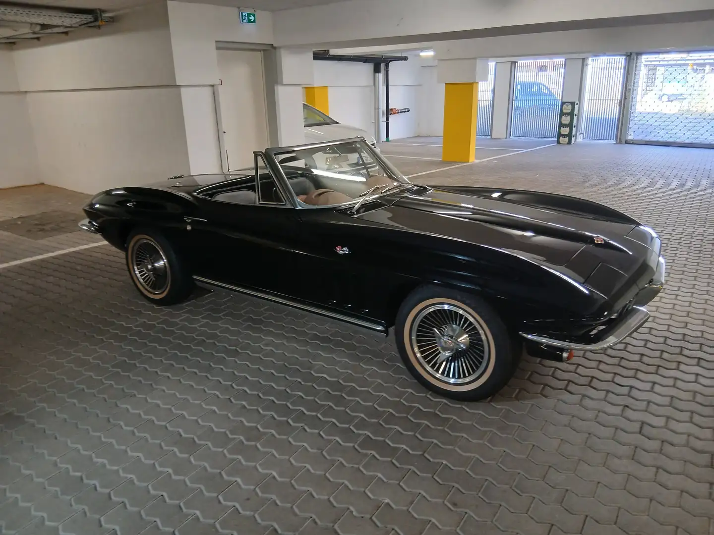 Corvette C2 StingRay Cabrio Schwarz - 1