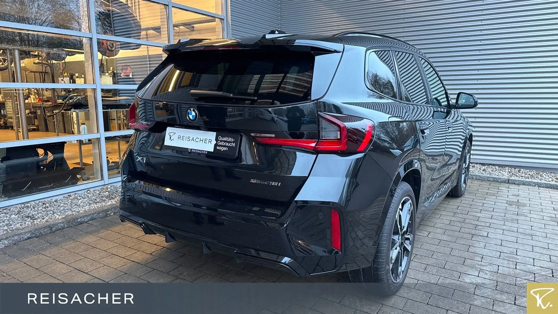 BMW X1 sDrive18i M-Sport PRO Navi Pano RüKa adLED Schwarz - 2