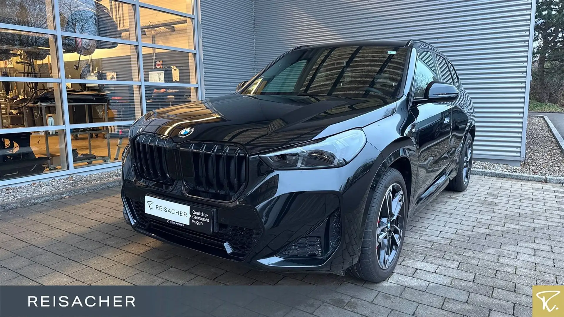 BMW X1 sDrive18i M-Sport PRO Navi Pano RüKa adLED Schwarz - 1
