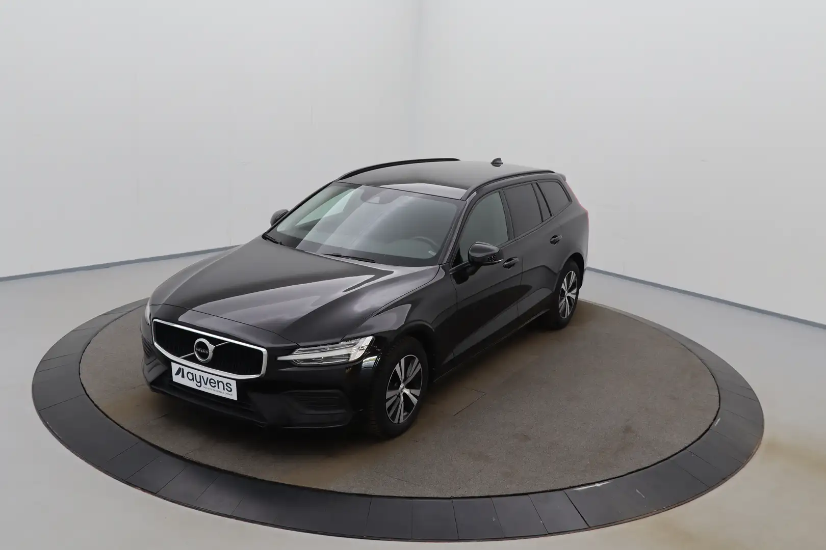 Volvo V60 2.0 D3 Momentum Core LED GPS PDC Carplay Cruise Ct Чорний - 1