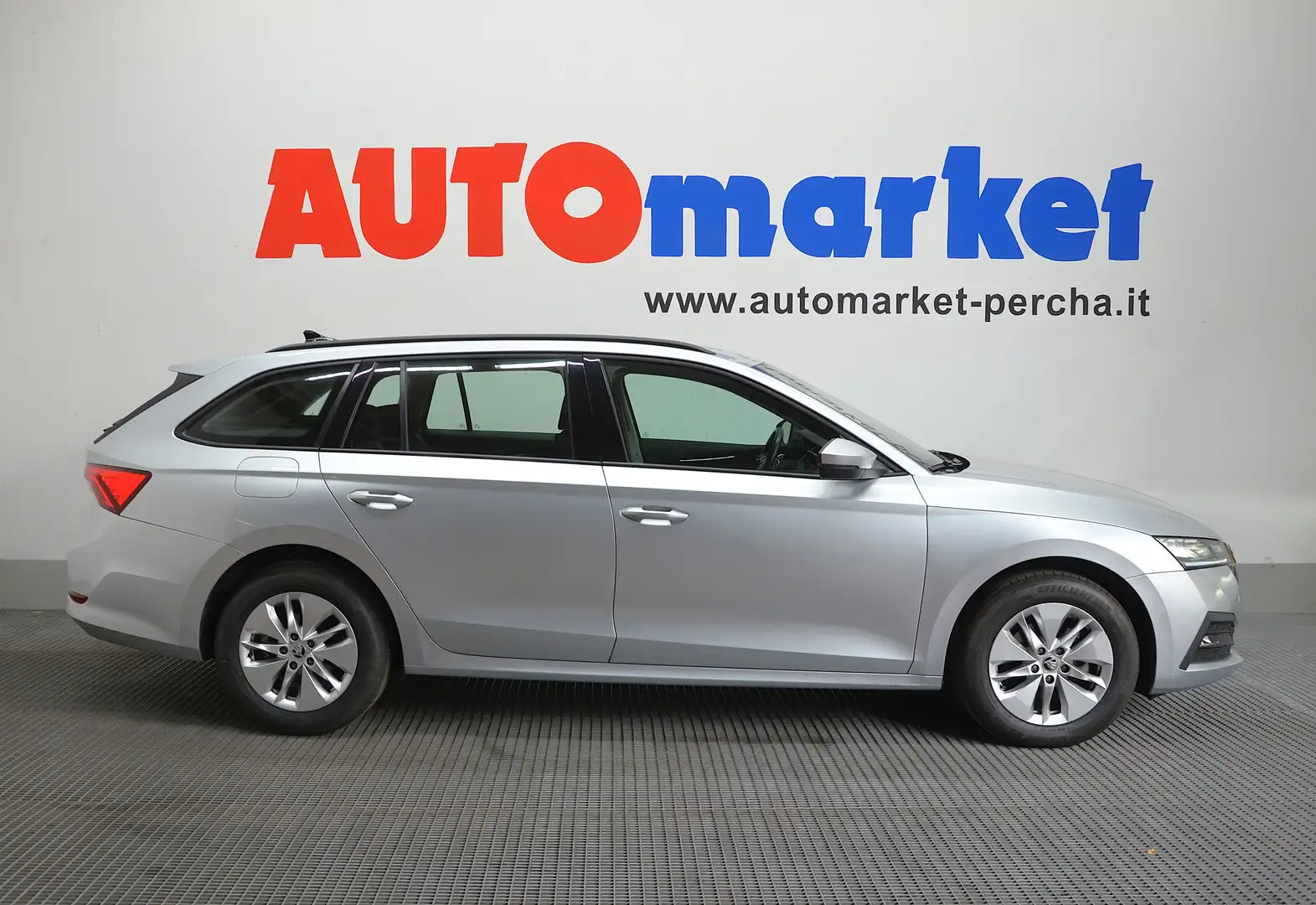 Skoda Octavia Wagon 2.0 TDI evo Ambition 150cv dsg Argento - 1