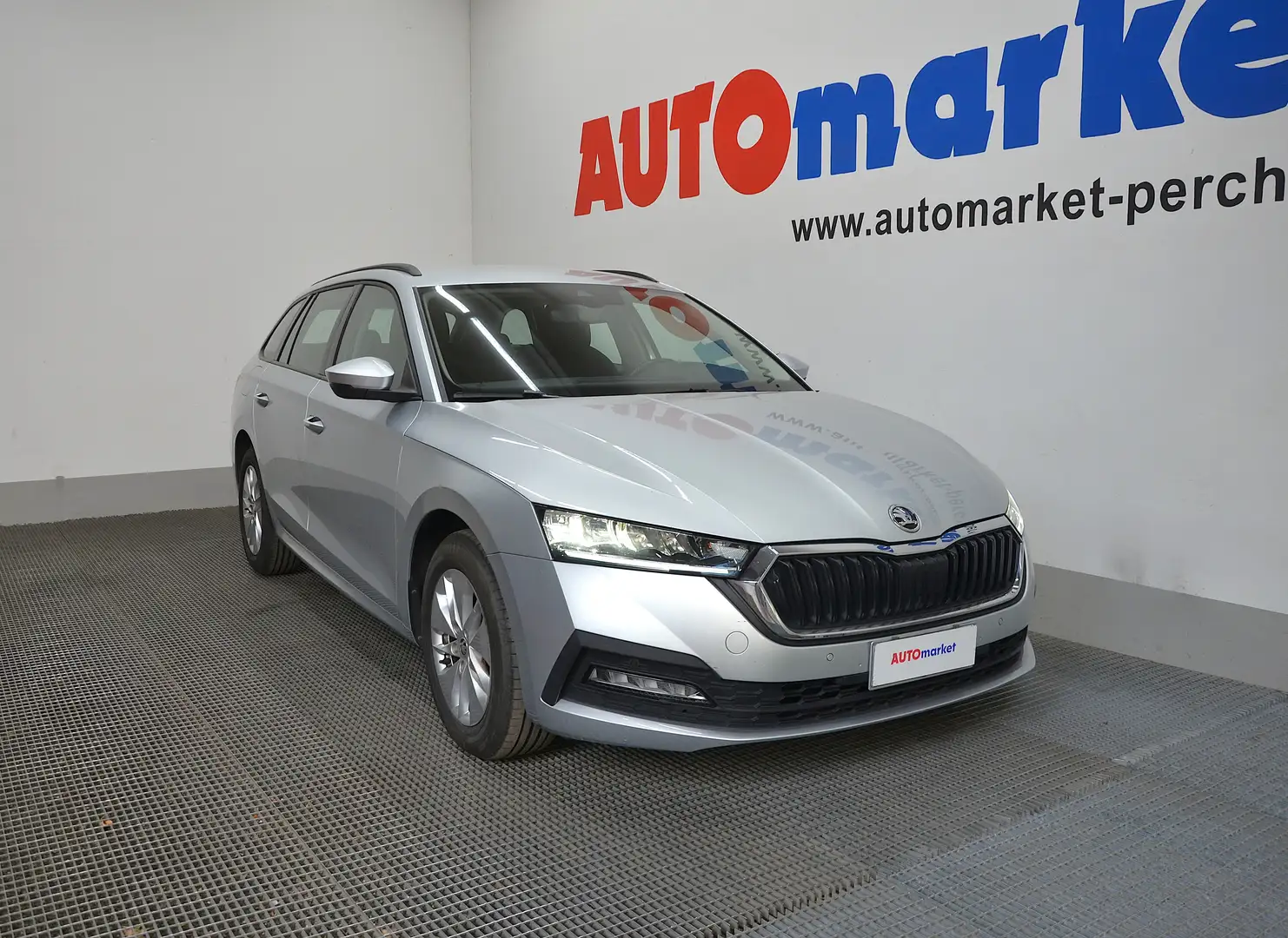 Skoda Octavia Wagon 2.0 TDI evo Ambition 150cv dsg Argento - 2