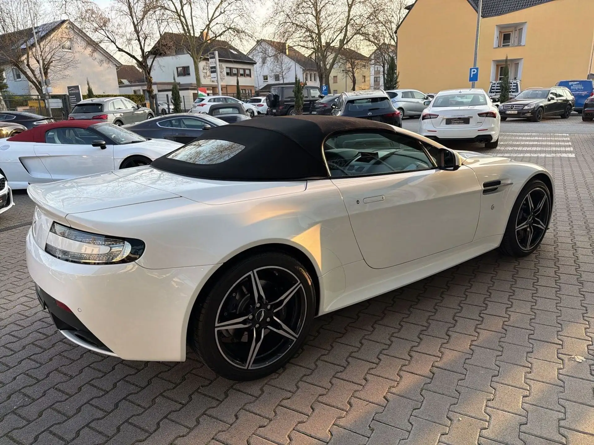 애스턴마틴 밴티지 Roadster 2016 흰색 사진 5
