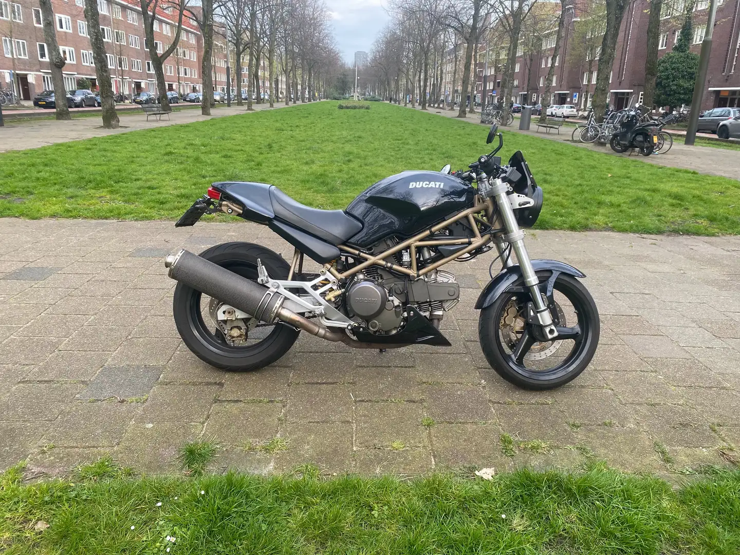 Ducati Monster 600 Fekete - 1