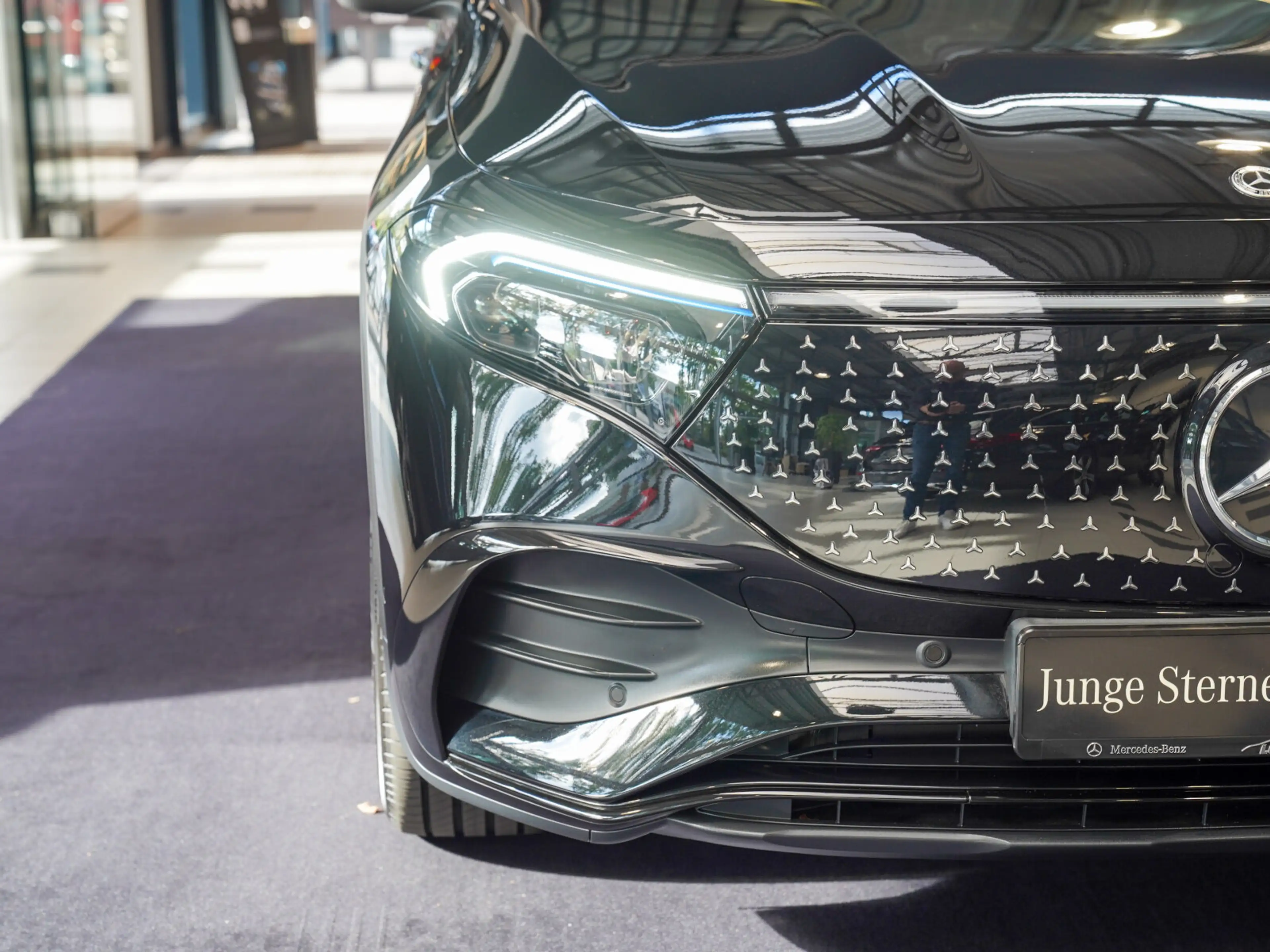 Mercedes-Benz EQB 300 EQB 300 4M AMG Line Night AHK KEYLESS Memo Pano — photo 9