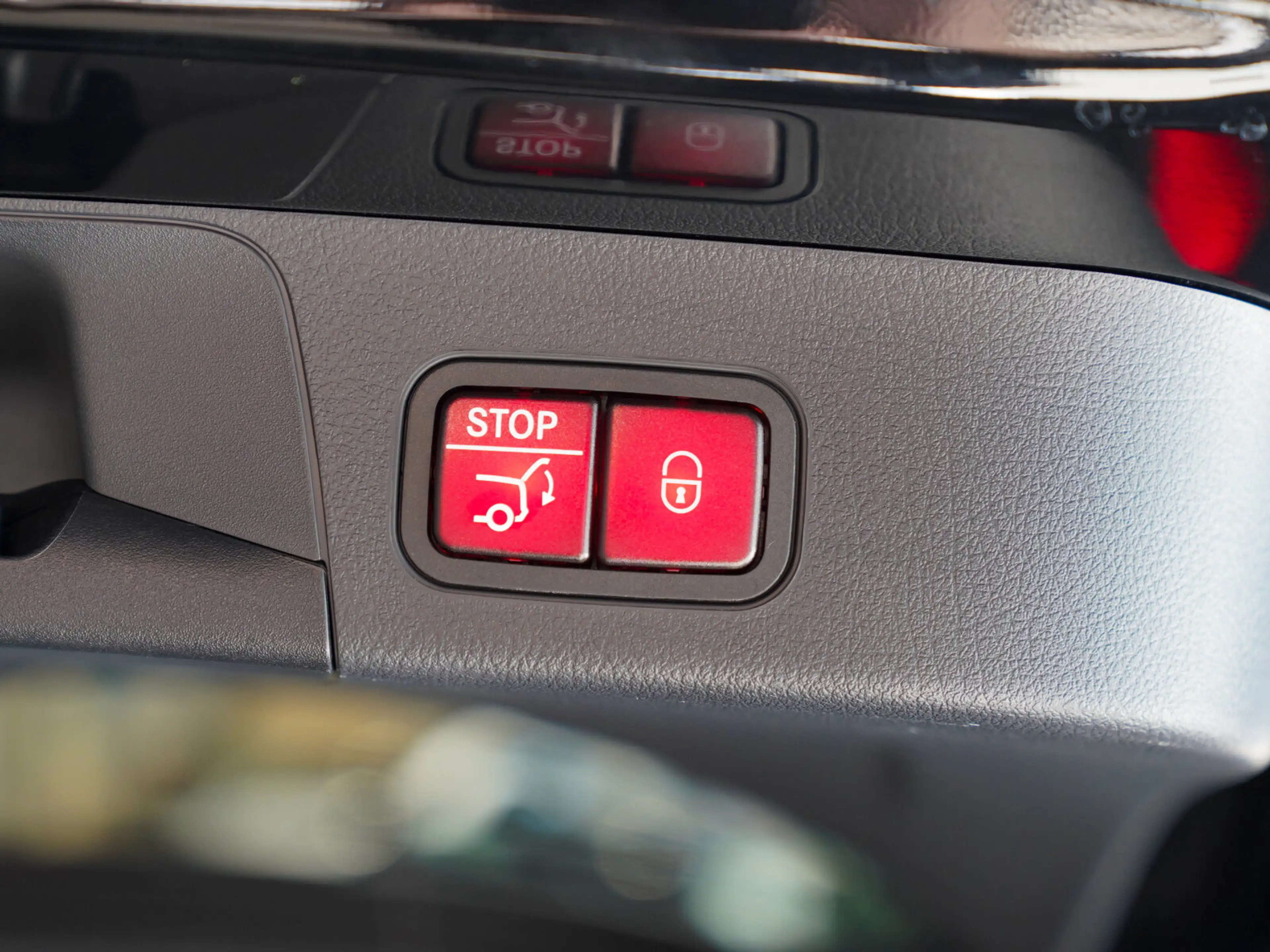 Mercedes-Benz EQB 300 EQB 300 4M AMG Line Night AHK KEYLESS Memo Pano — photo 6