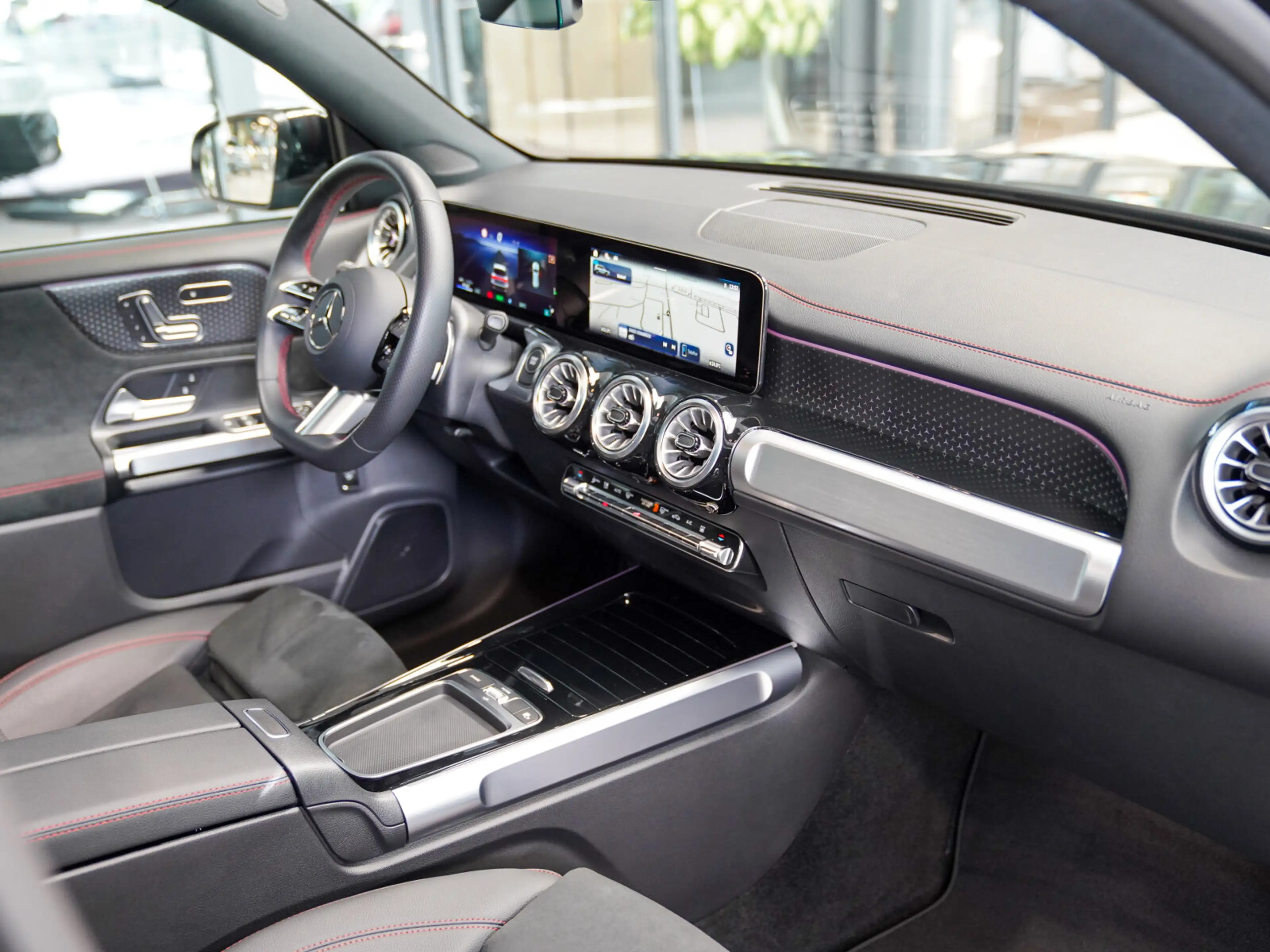 Mercedes-Benz EQB 300 EQB 300 4M AMG Line Night AHK KEYLESS Memo Pano — photo 13