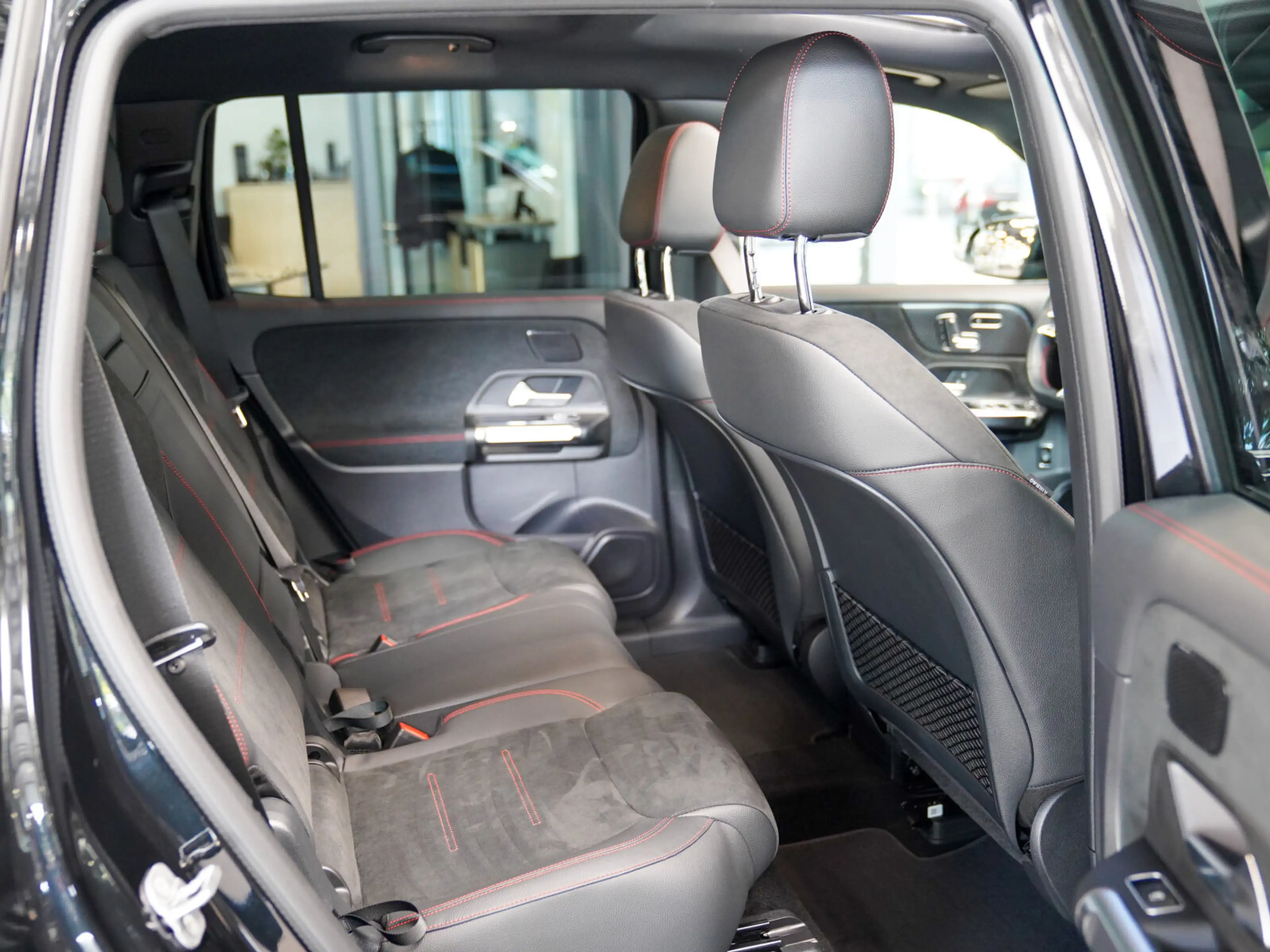 Mercedes-Benz EQB 300 EQB 300 4M AMG Line Night AHK KEYLESS Memo Pano — photo 15