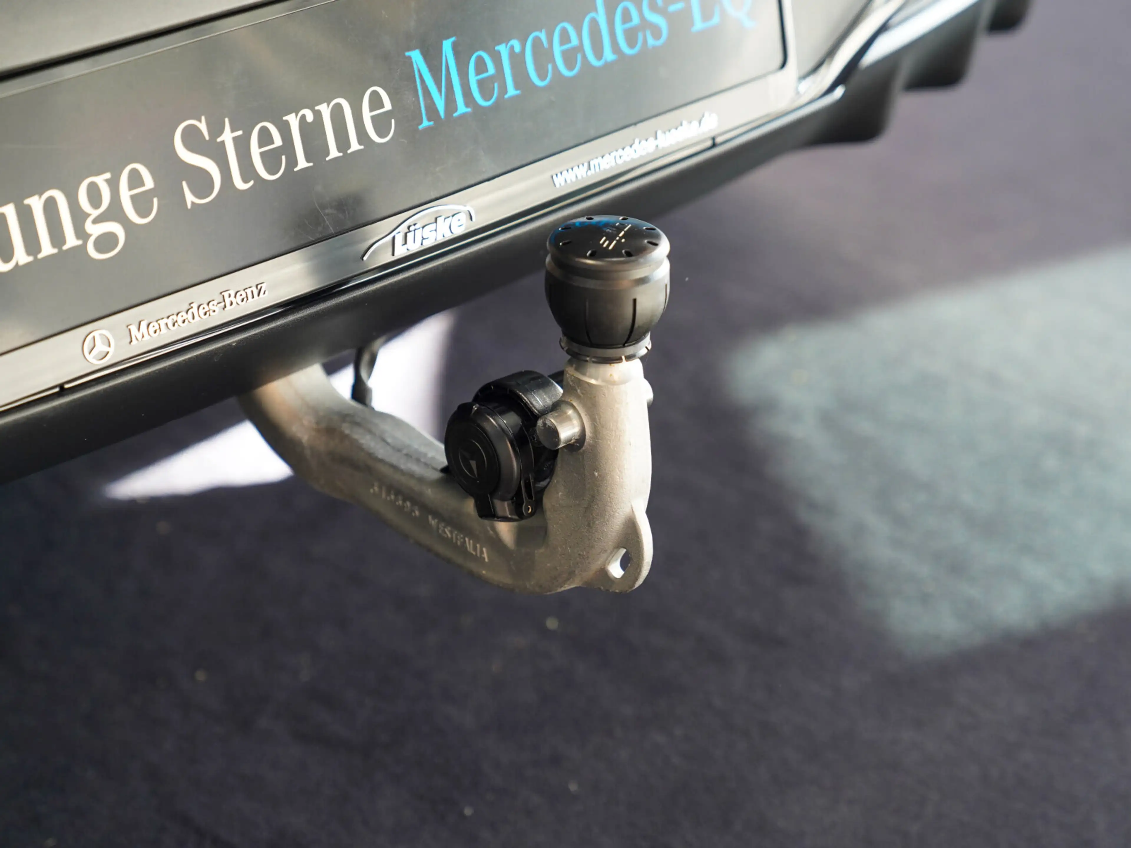 Mercedes-Benz EQB 300 EQB 300 4M AMG Line Night AHK KEYLESS Memo Pano — photo 7