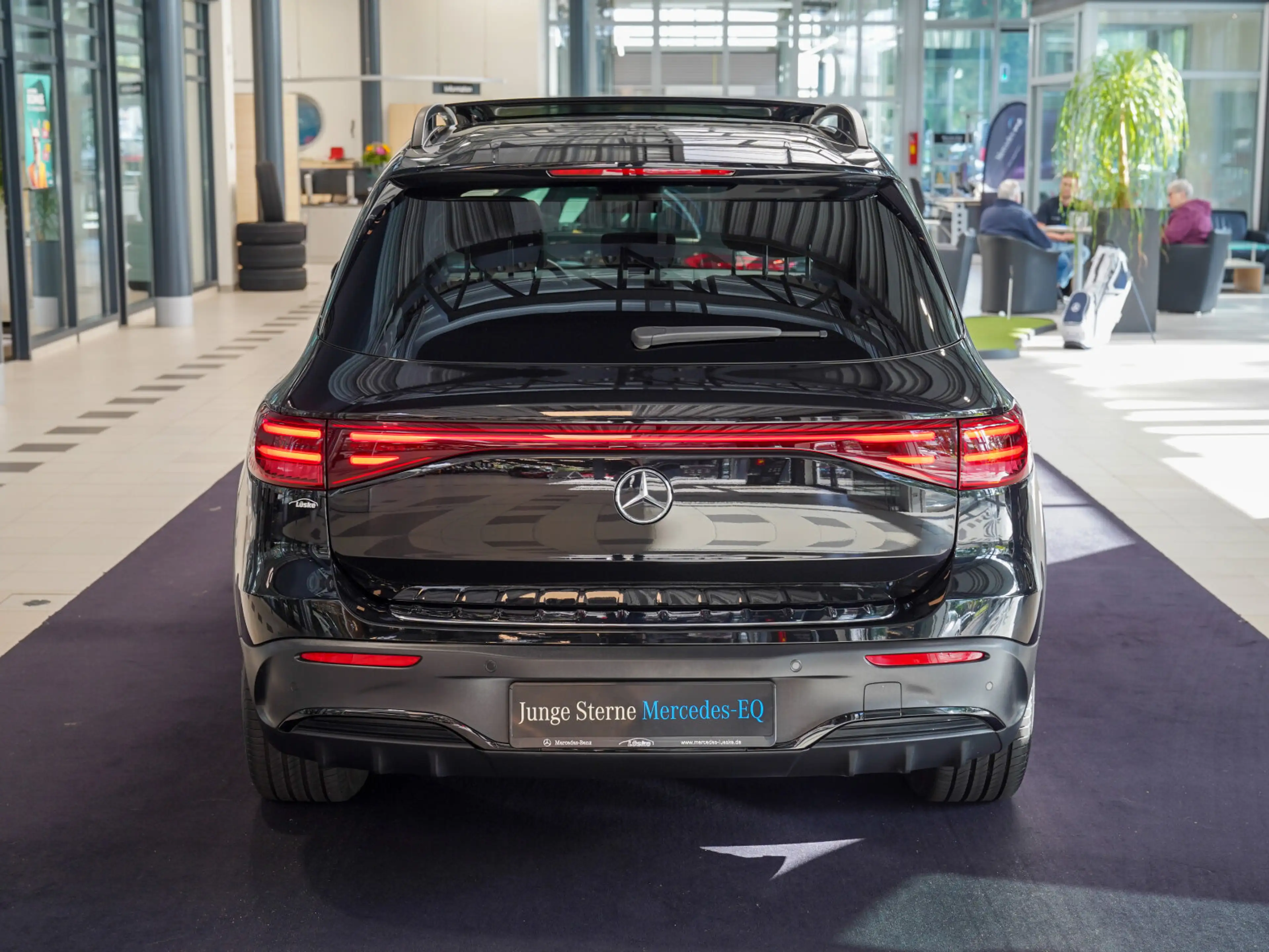 Mercedes-Benz EQB 300 EQB 300 4M AMG Line Night AHK KEYLESS Memo Pano — photo 4
