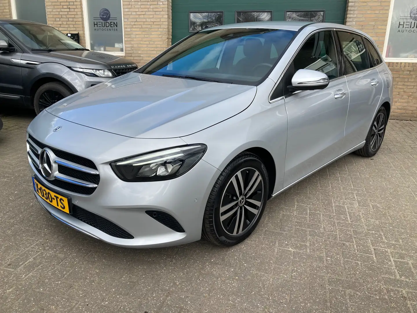 Mercedes-Benz B 180 180 La. Ed. Pr. Pl. Gris - 1