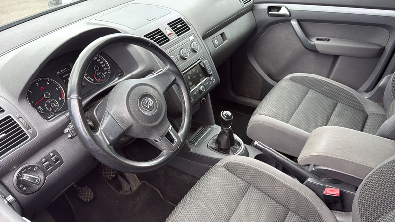 Volkswagen Touran Comfortline 5-SITZE! NAVI! EU5! PDC! — photo 6