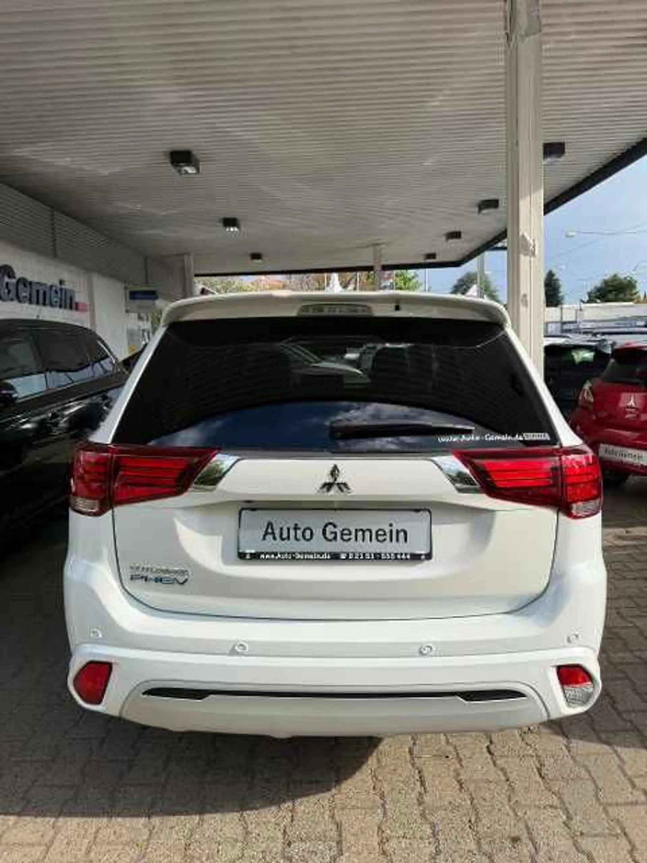 Mitsubishi Outlander Outlander Plug-in Hybrid TOP 2.4 MIVEC 4WD — photo 3