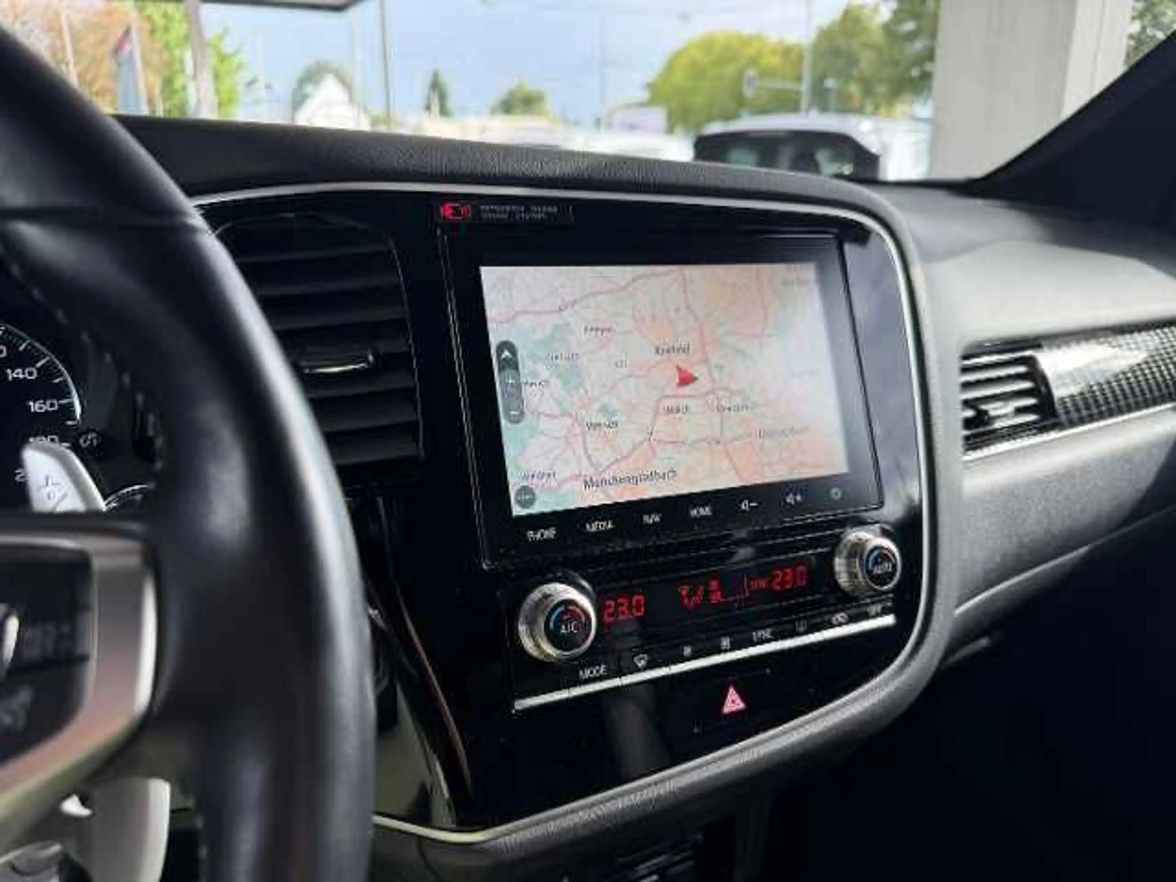 Mitsubishi Outlander Outlander Plug-in Hybrid TOP 2.4 MIVEC 4WD — photo 14