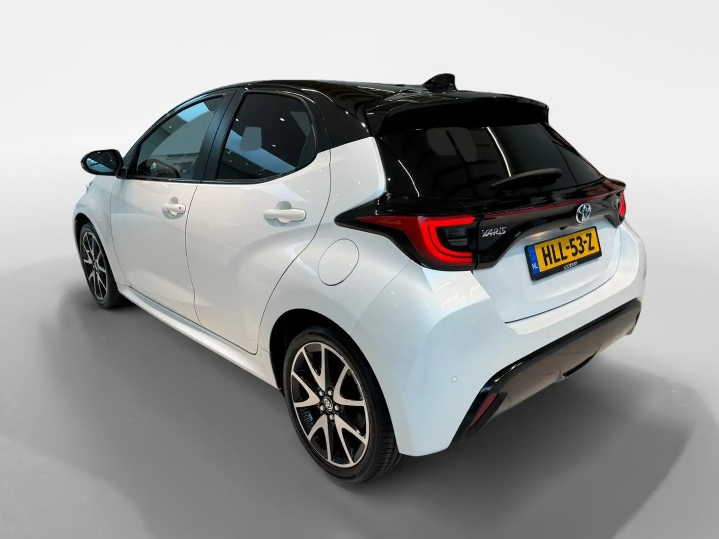 Toyota Yaris 1.5 Hybrid Executive Limited | Leder | Navigatie | Wit - 2