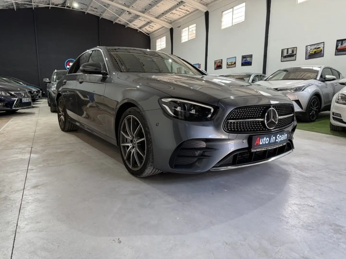 Mercedes-Benz E 300 de Gris - 1