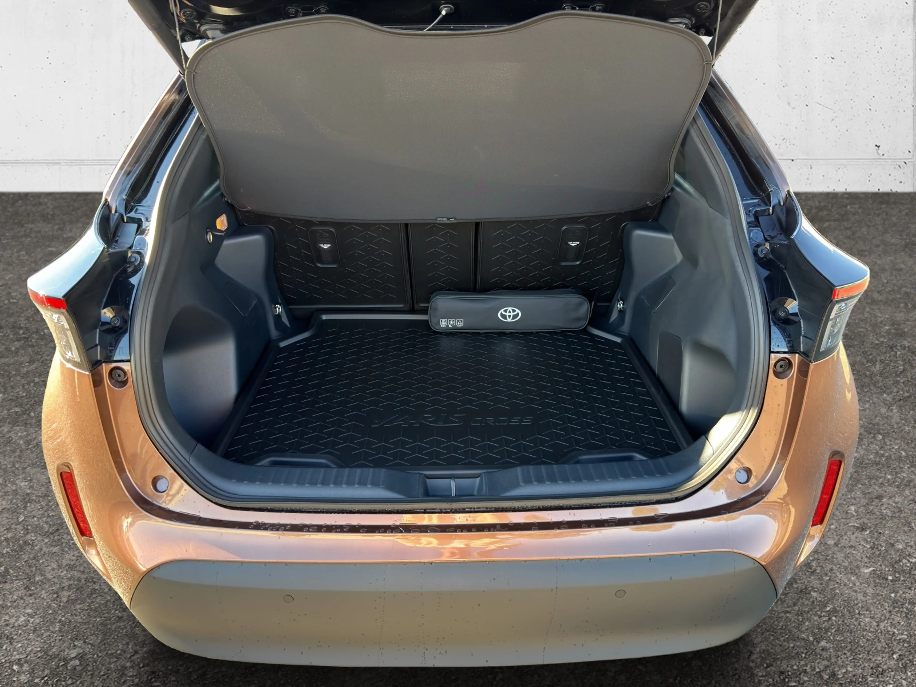 Toyota Yaris Cross HYBRID AWD Lounge Premium Paket Panoramadach 5t. — photo 9