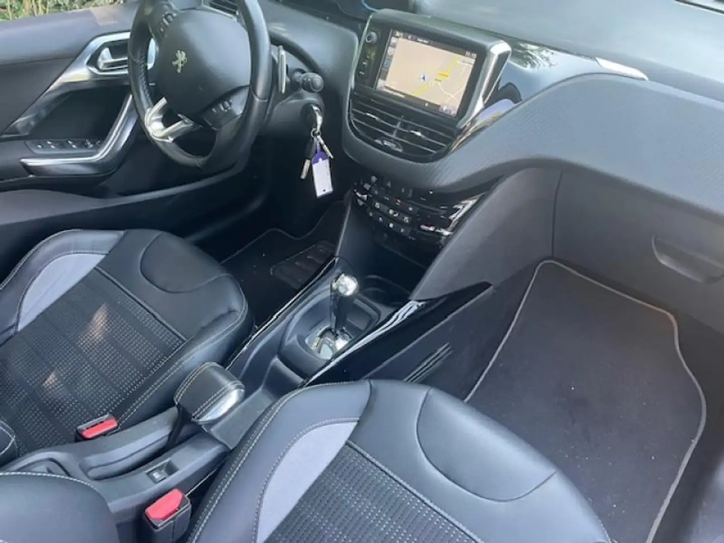 Peugeot 2008 Allure Grijs - 2