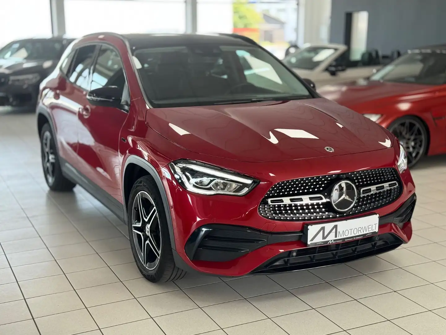 Mercedes-Benz GLA 250 e /Panorama/AMG/Memory Rouge - 1