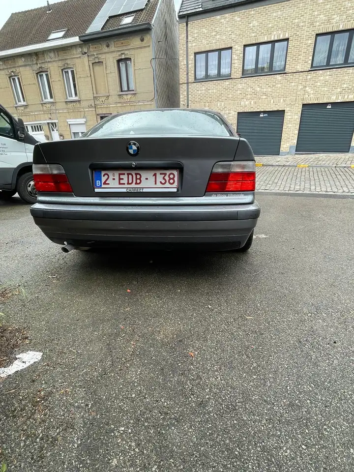 BMW 318i, foto 6