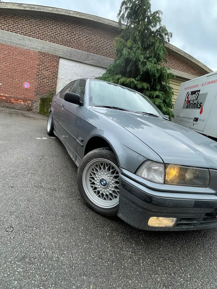 BMW 318i, foto 3