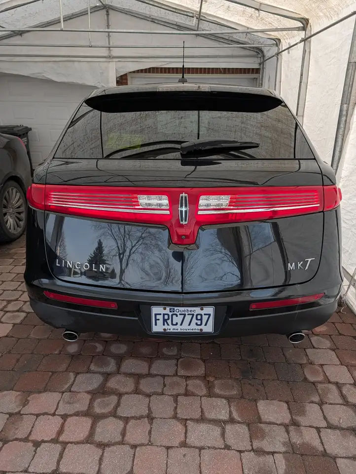 Lincoln MKT снимка Lincoln MKT
