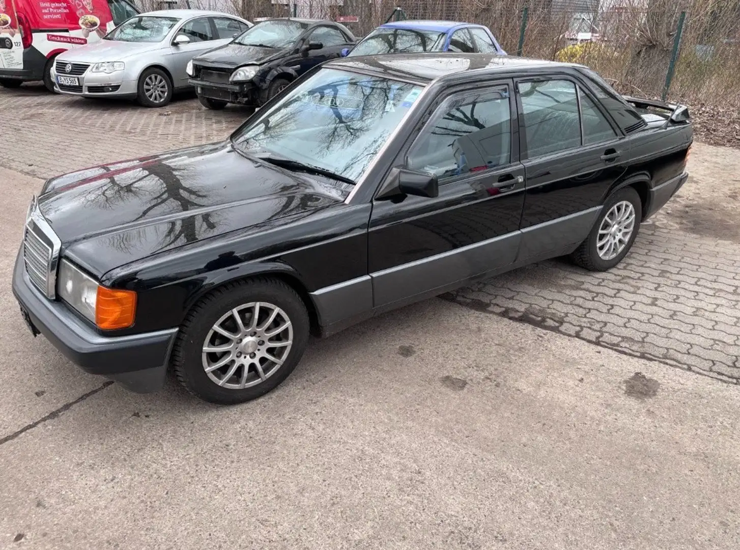 Mercedes-Benz 190 2,6 Liter Чорний - 1