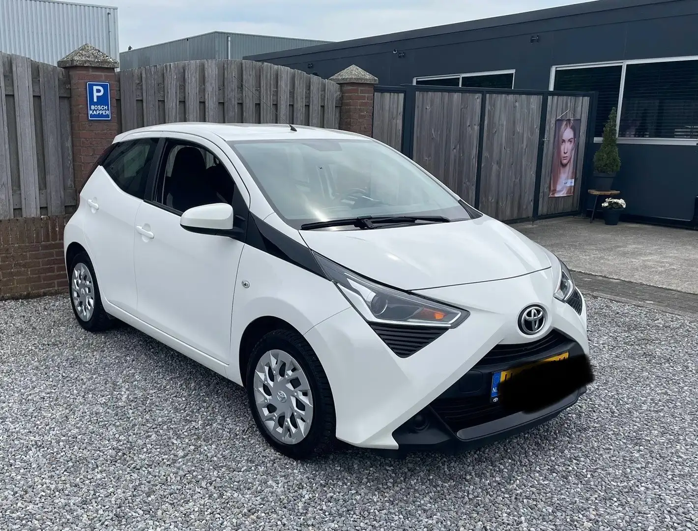Toyota Aygo 1.0 VVT-i x-play Wit - 1
