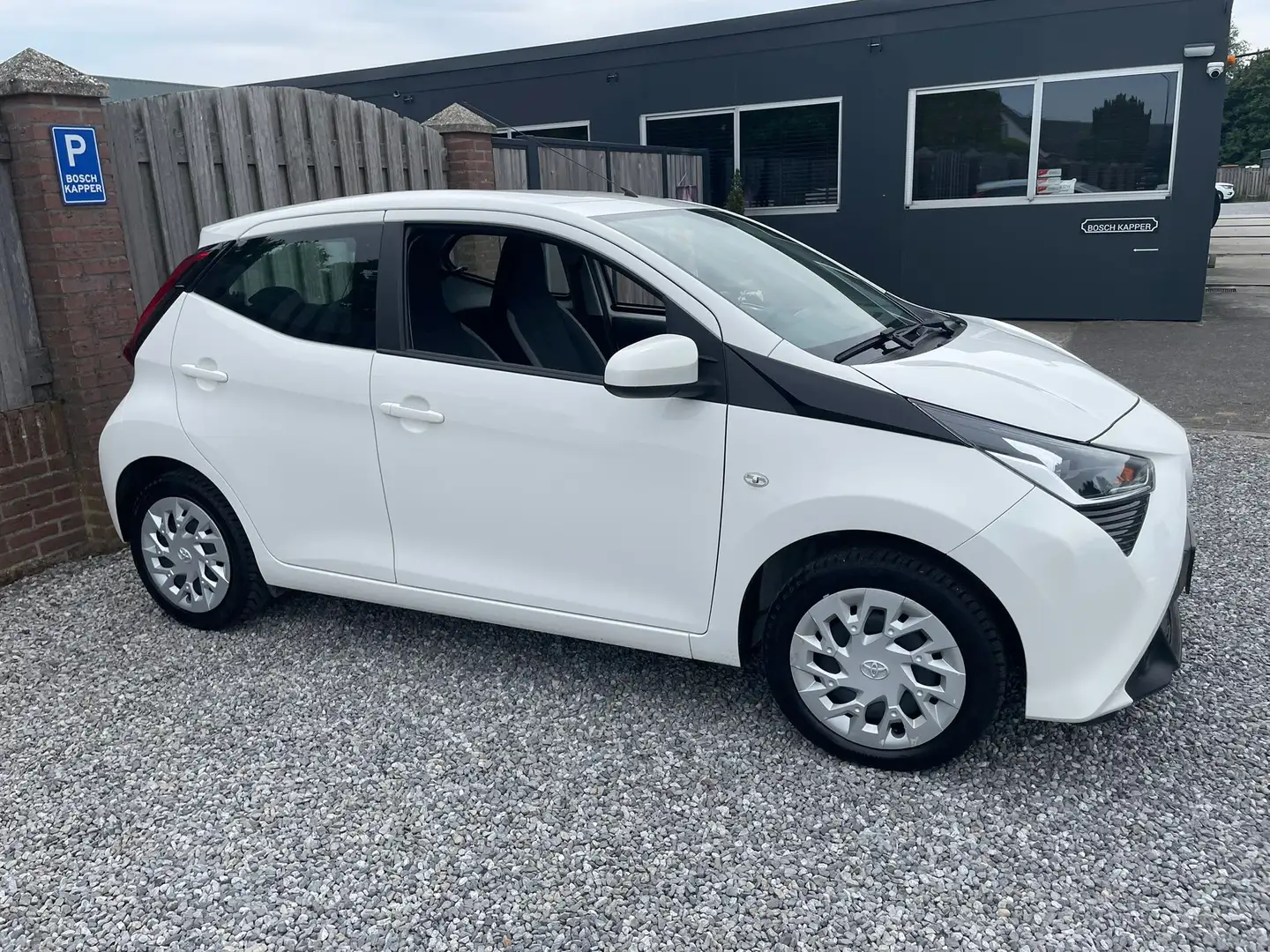 Toyota Aygo 1.0 VVT-i x-play Wit - 2
