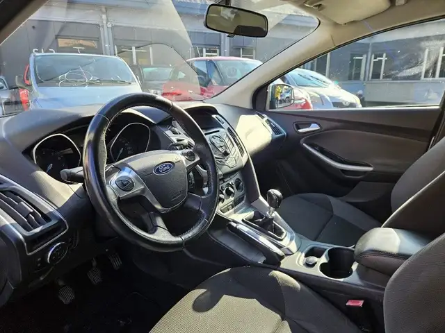 Ford Focus view 6