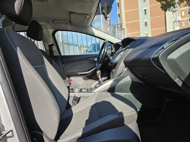 Ford Focus view 9