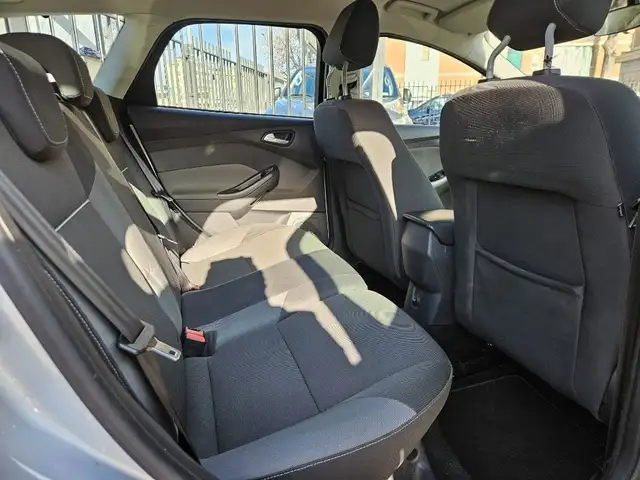 Ford Focus view 10