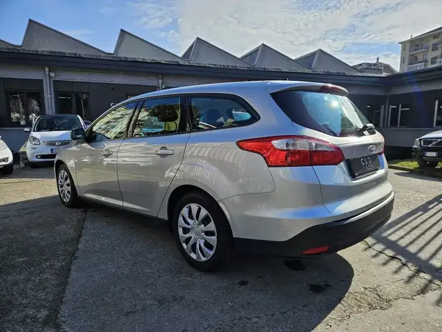 Ford Focus view 5