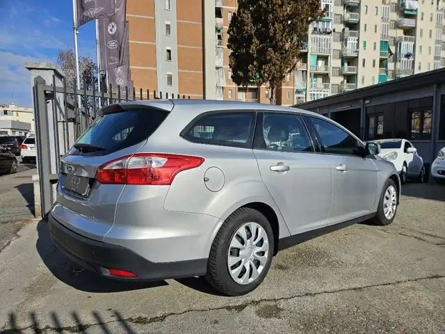 Ford Focus view 3