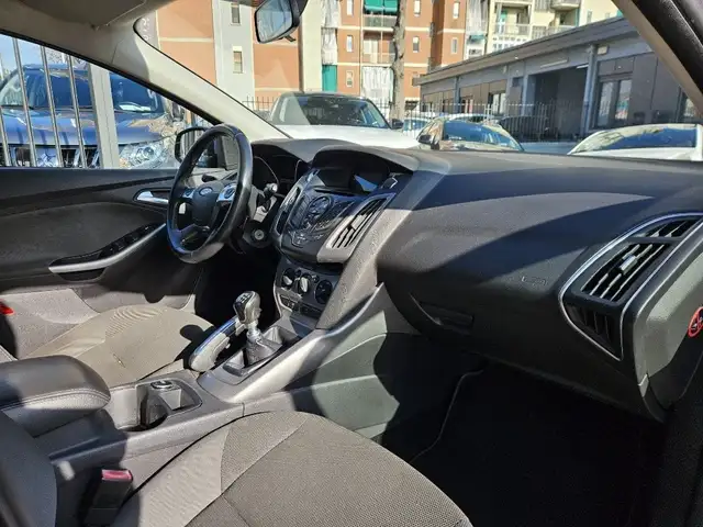 Ford Focus view 8